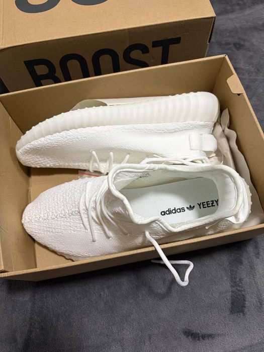 Adidasi yeezy noi