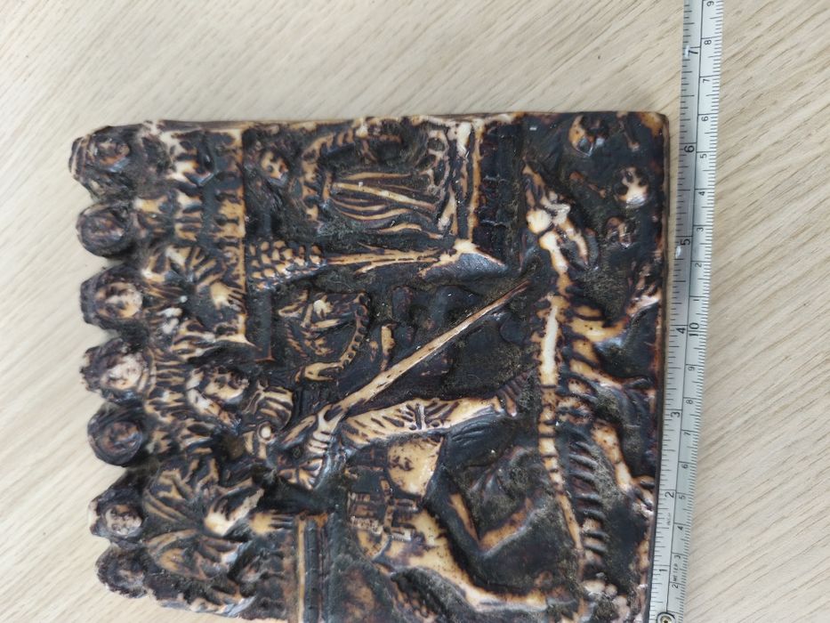 Decoratiune in relief din ceara