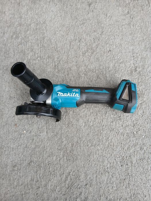 Безчетков ъглошлайф Makita 18волта