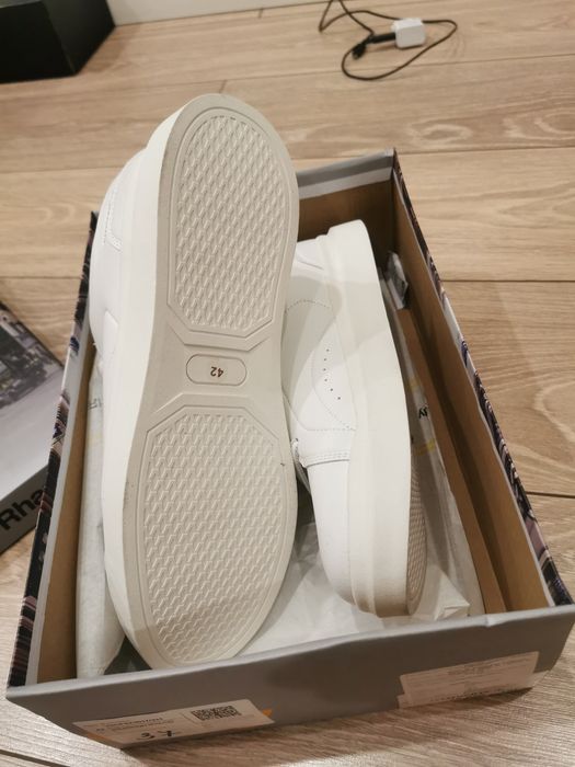 Продам новые кроссовки