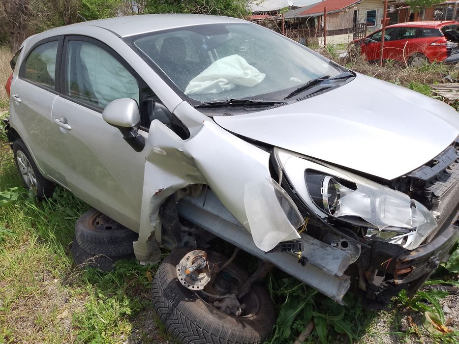 Продавам на части Киа Рио 1.2 2014г