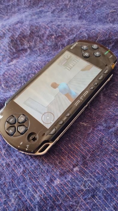 Игровая приставка Psp-1003, в хорошем состоянии.