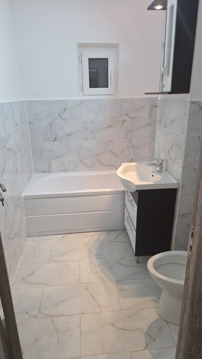 Închiriez apartament cu 2 camere în Rovine