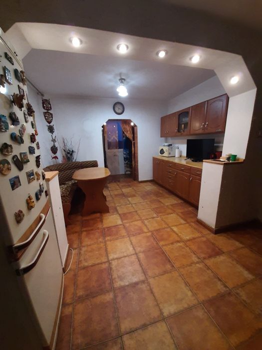Închiriez apartament 3 camere Brazda