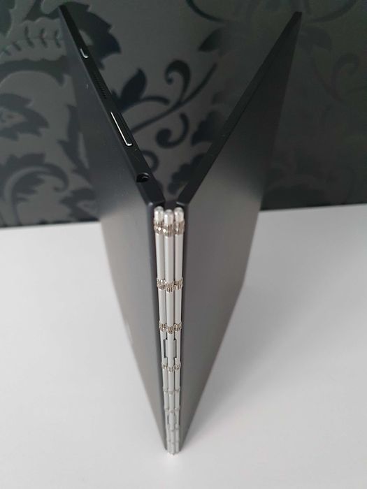 Lenovo Yoga BOOK Win 10 Pro - без следни от употреба