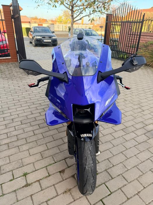 Motocicletă Yamaha R9