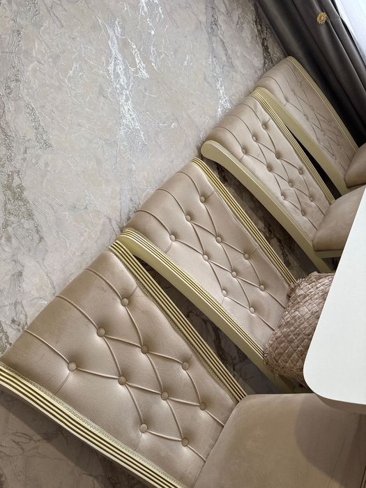 Стол с 4 стульями