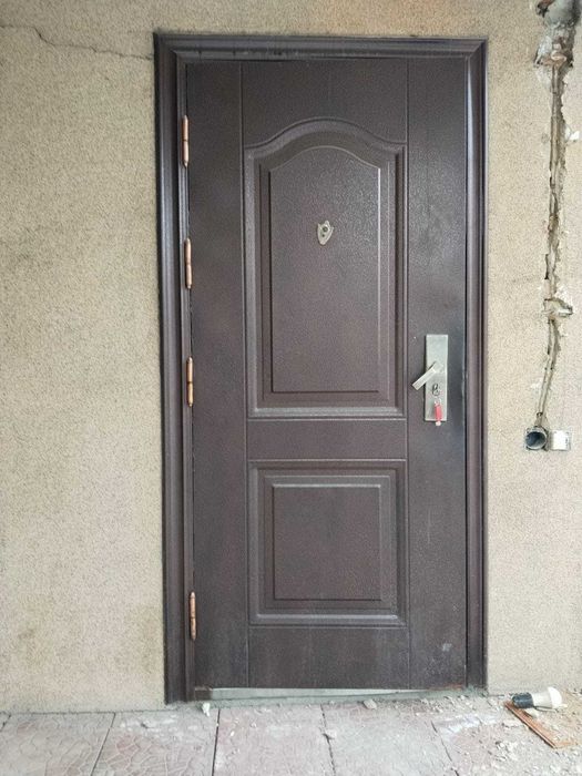 Железная   дверь