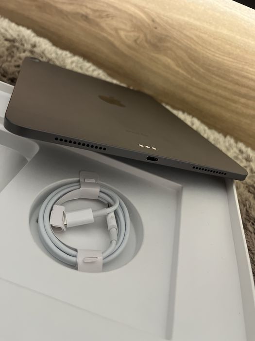 iPad Air 5 th /  2023 / M1 / NOU / 100% Bateria