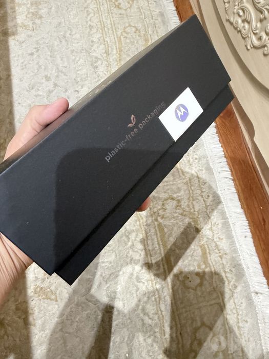 Motorola RAZR 60 , 5G , 256GB 2x Sim Год Гарантии Состояние Новое
