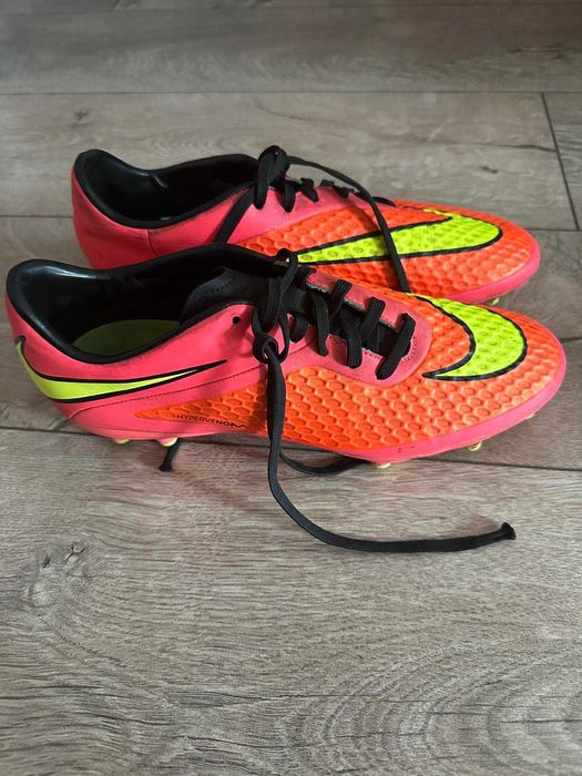 Футболни бутонки Найк