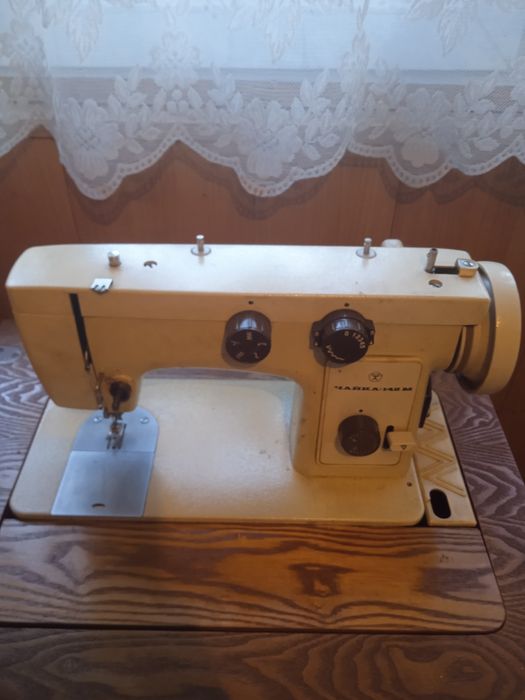 Продам швейную машину