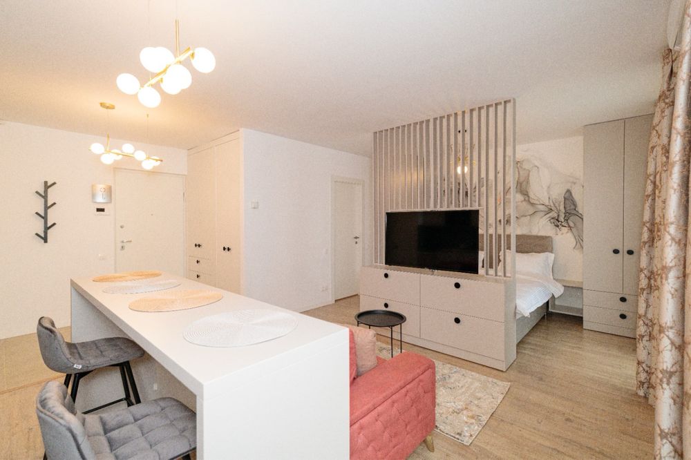 Studio cu gradina Pipera