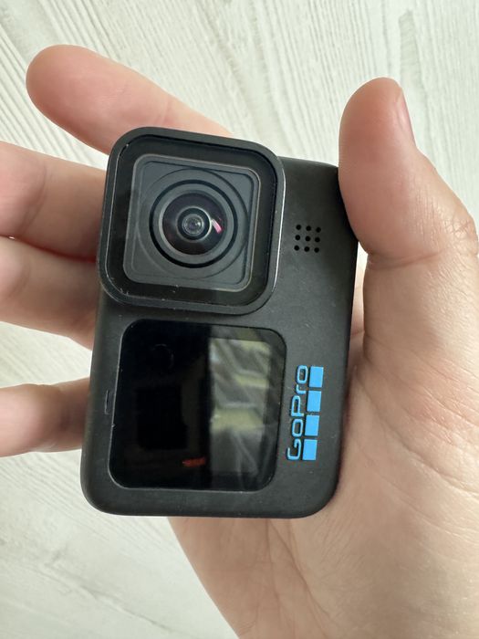 Vand pachet GO Pro 11 Black - 7 baterii IMPECABIL