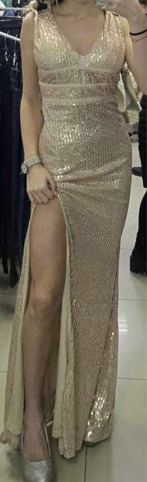 Официална рокля.