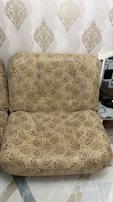 Продам диван с кресломи