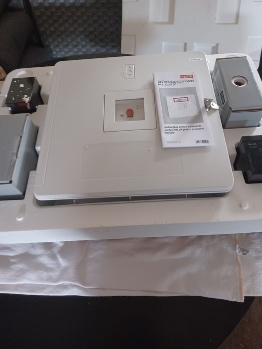 Sistem de control pentru evacuarea fumului Velux