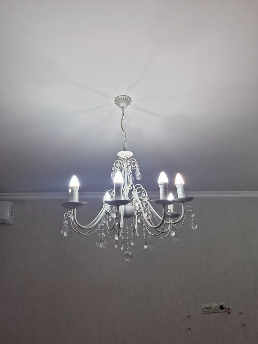 Люстра и освещение