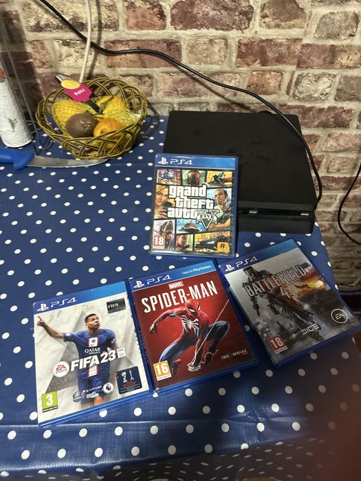 Ps4 slim  o maneta 4 jocuri