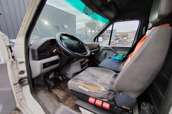 Far dreapta Volkswagen VW LT35 2000 2.5 TDi MT (109 hp)