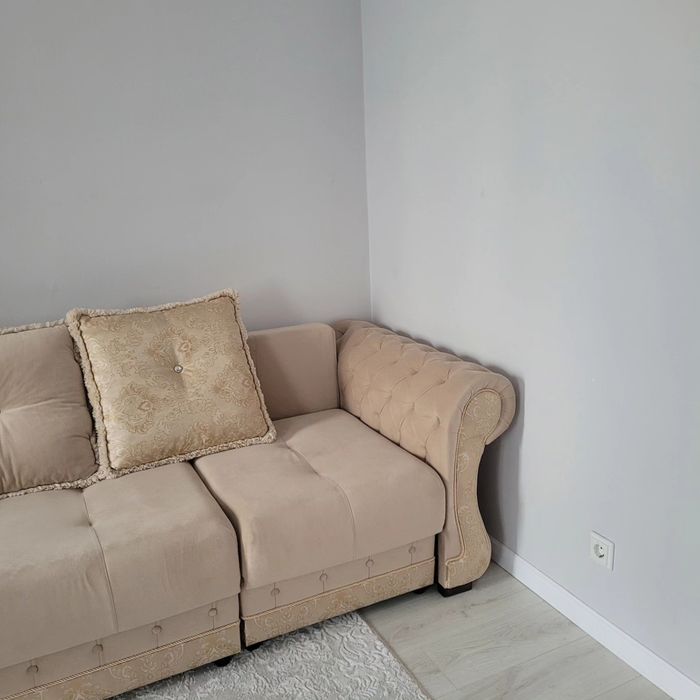 Продаю диван 4 метра, раскладывается.