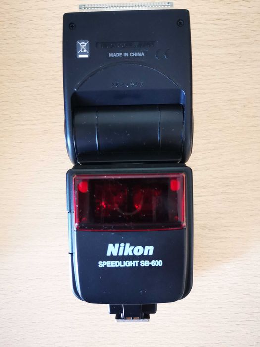 Вспышка Nikon SB600
