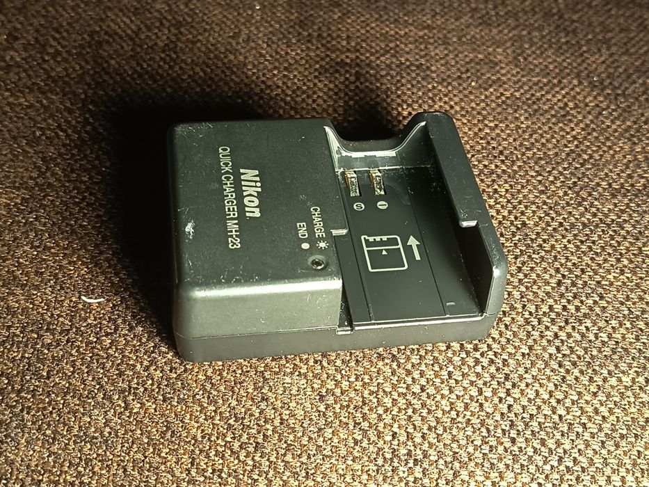 Nikon D40 + obiectiv 18–55mm + multe accesorii – KIT FOTO COMPLET