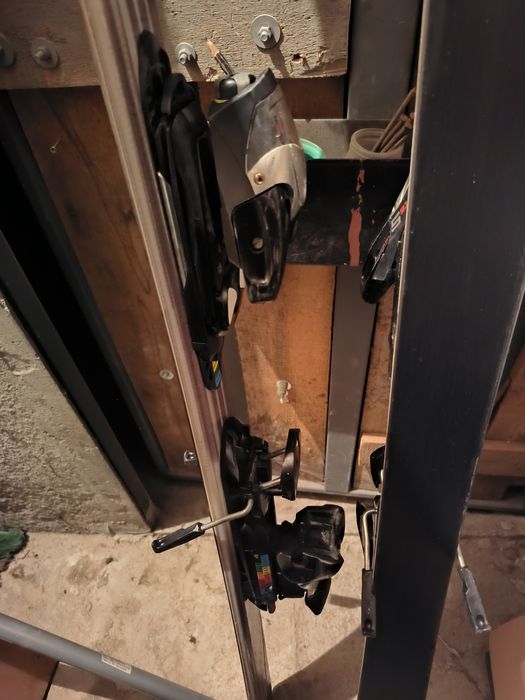 Продавам ски с обувки