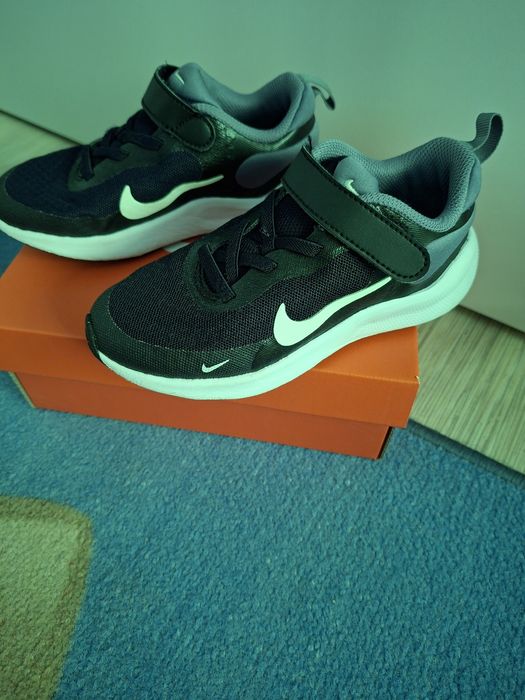 Маратонки Nike Revolution7