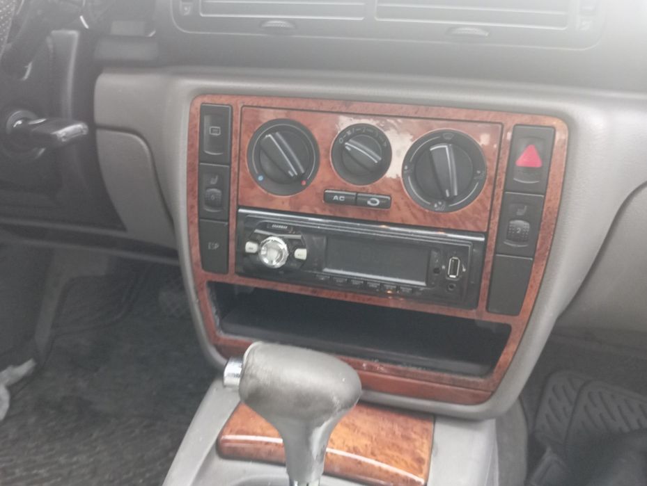 Продавам пасат Б 5.5 2.5 180 На части