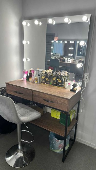 продам новый визажный столик