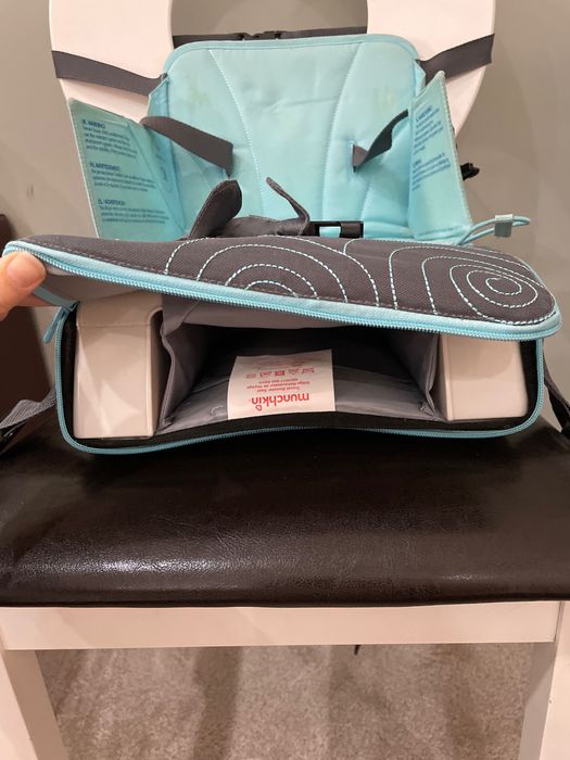 Преносимо столче за хранене с отделение за съхранение