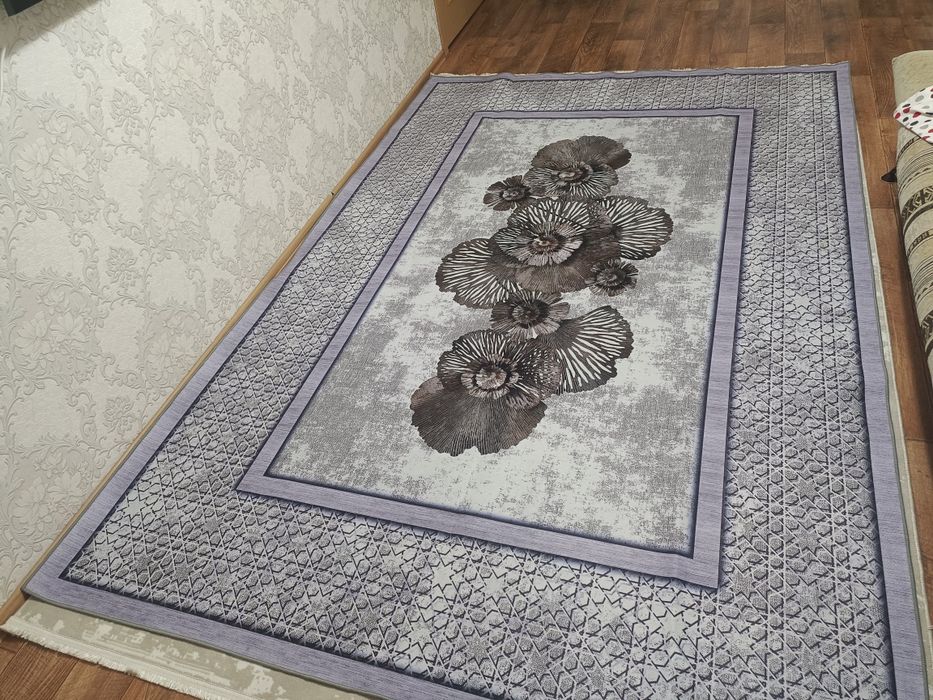 ковер фиолетового цвета