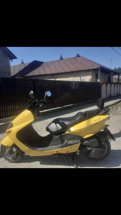 Vând sau schimb Yamaha majesty 150cc intr-o stare buna