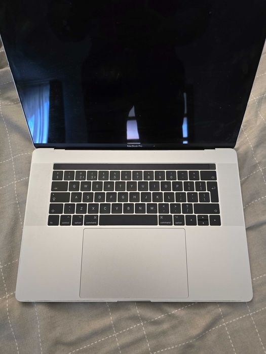 Macbook pro apple