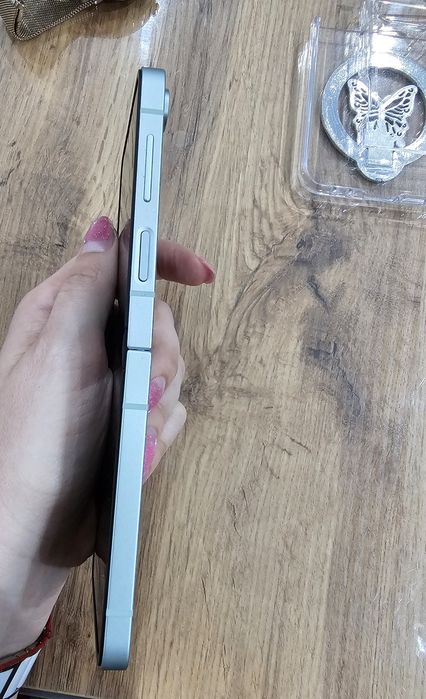 Samsung Galaxy Z Flip6