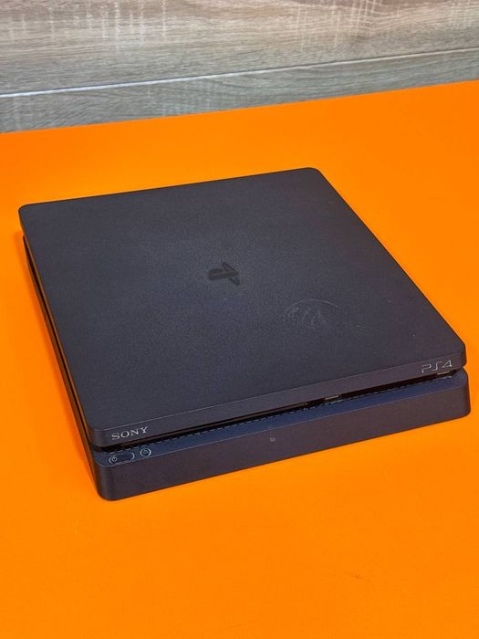 Продается PlayStation 4 slim