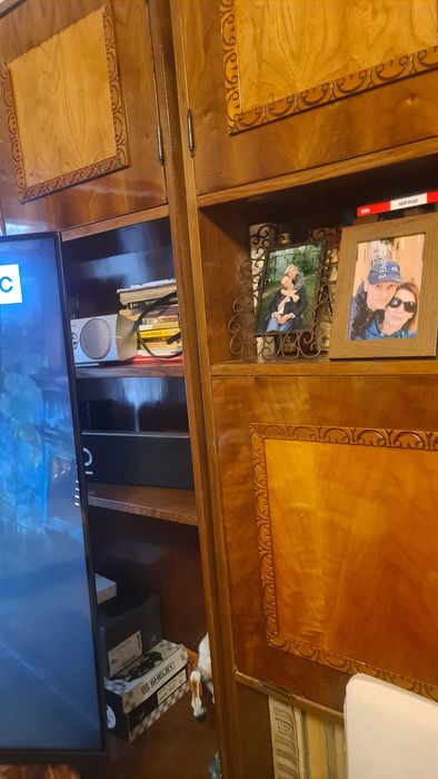 Donez dulap,biblioteca,vitrina,bar gratis