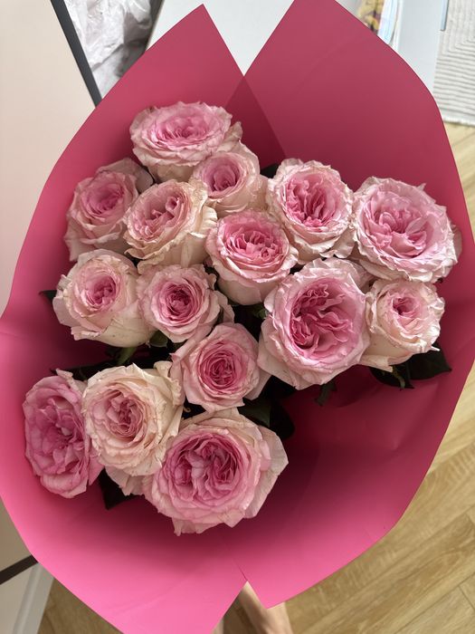 Метровые розовые розы