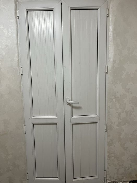 Продам пластиковые двери