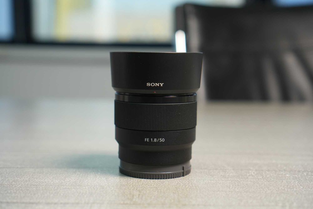 Объектив Sony E 50mm f/1.8 OSS