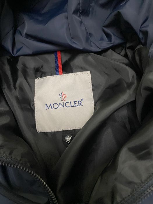 Куртка Moncler.
