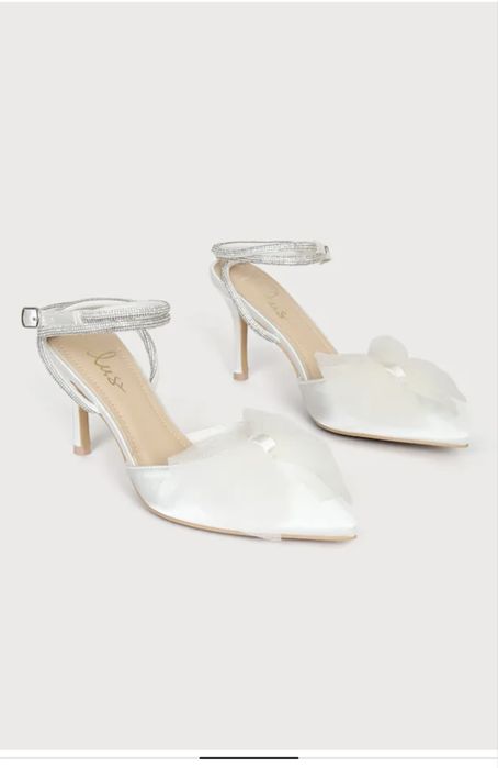 Новые белые туфли