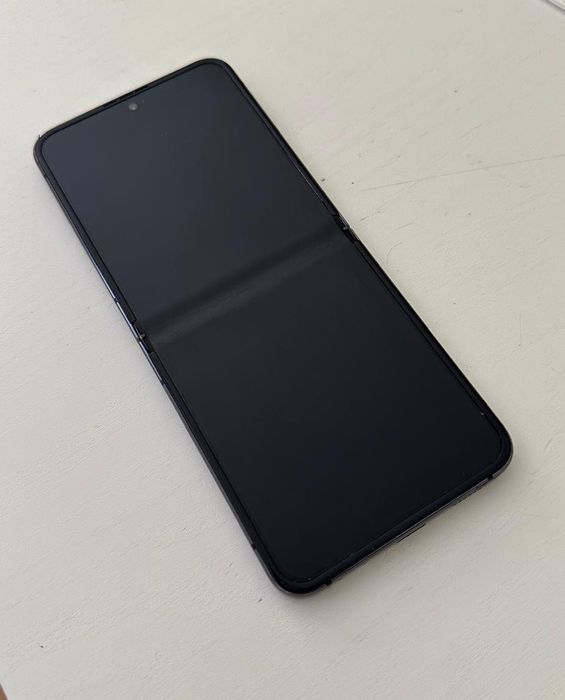 Samsung Galaxy  Z Flip 5 -512 GB / 8 GB RAM