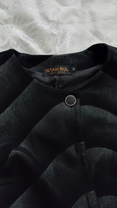 Palto sotiladi yangiday turibdi