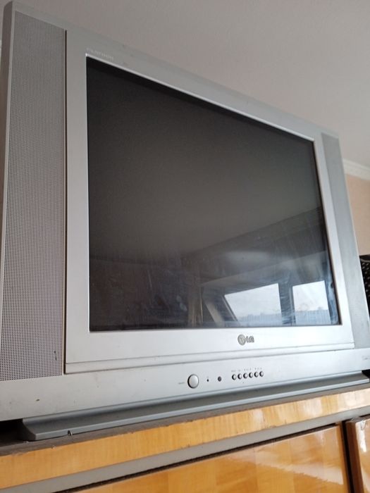 Электроника для дома. Телевизор рабочи.