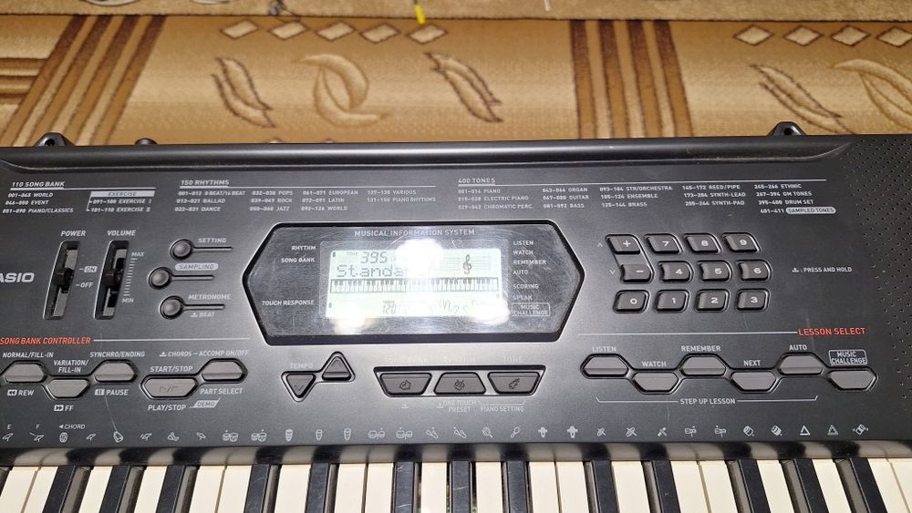 Продам синтезатор