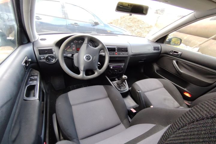 Lampa / Tripla stop stanga pe aripa Volkswagen VW Golf 2001
