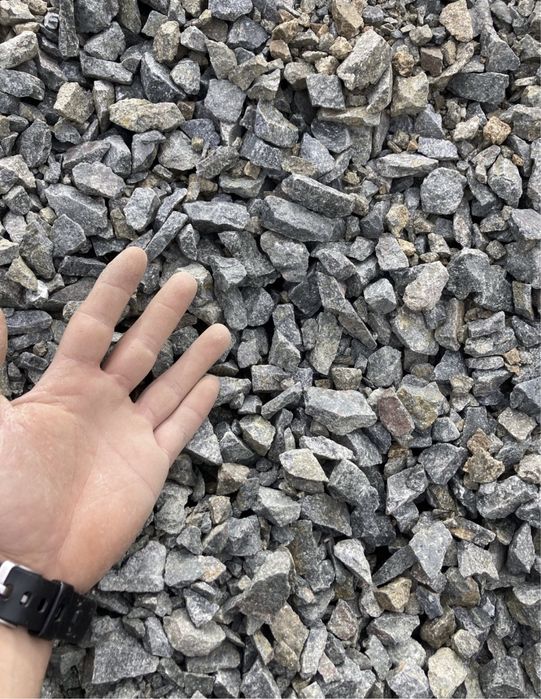 Nisip pamant vegetal  piatra balastru