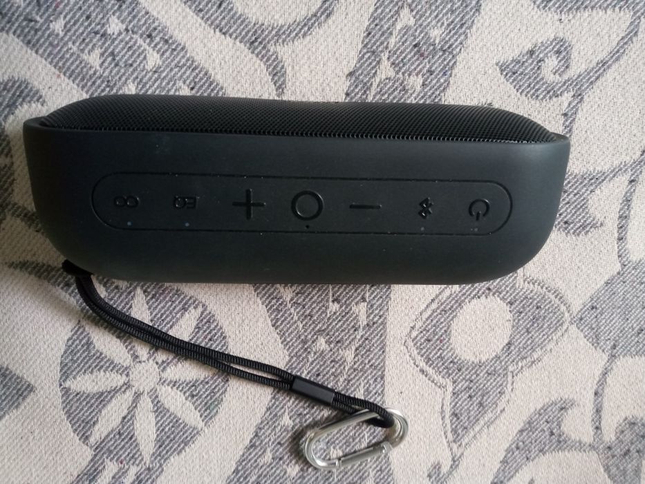 Музыкальная колонка новая со всеми причиндалами